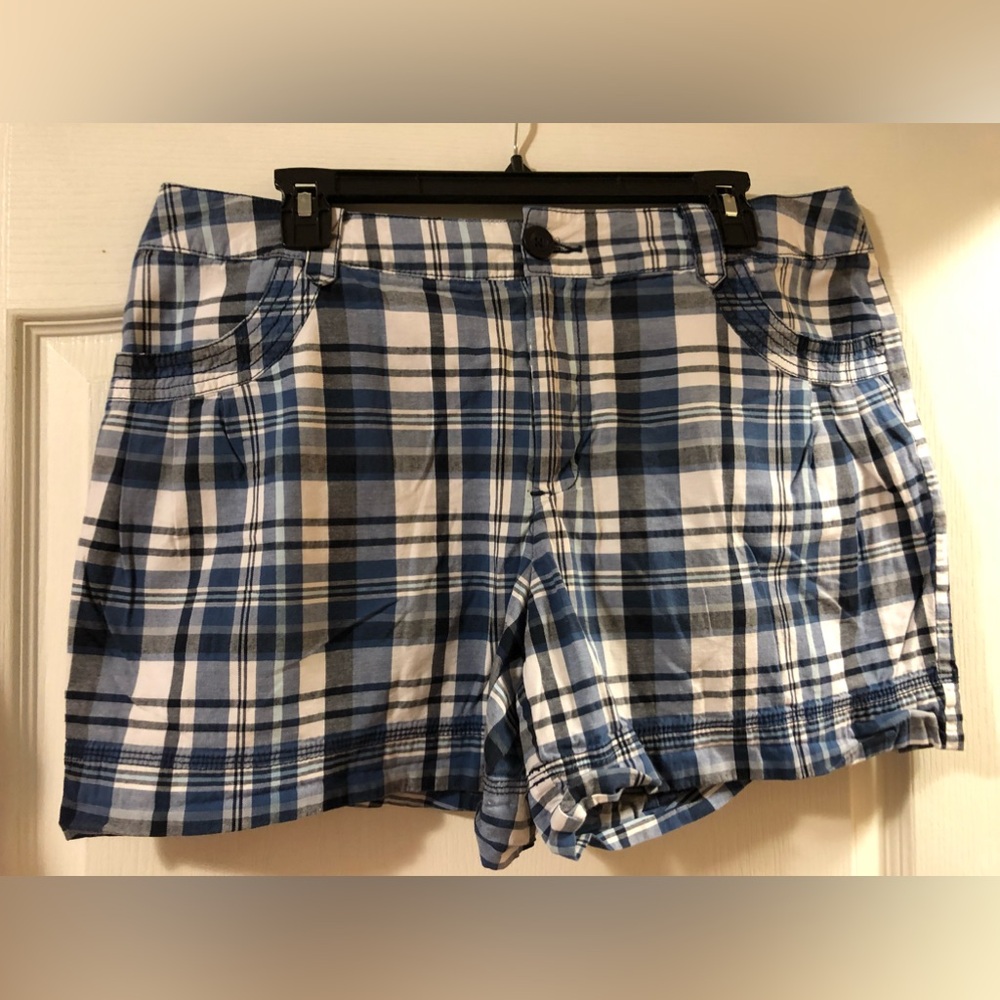 St John’s Bay shorts, Size 15 Juniors Excellent used condition